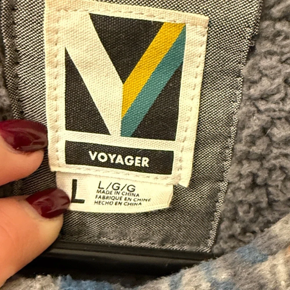 ** Volcom ** men’s Sherpa jacket voyager Striped Blue and Gray - Large Jacket